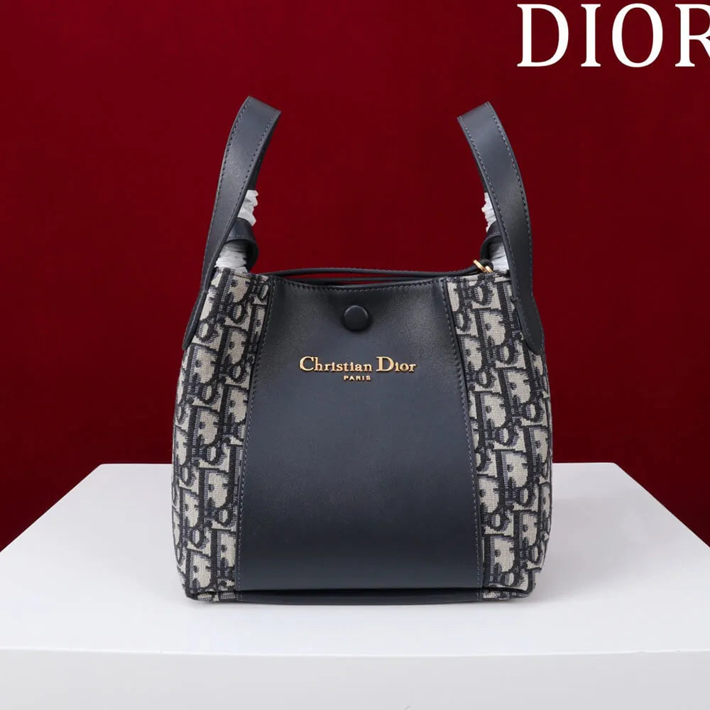 Di*r medium signature bucket bag - main image