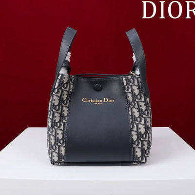 Di*r medium signature bucket bag - main image