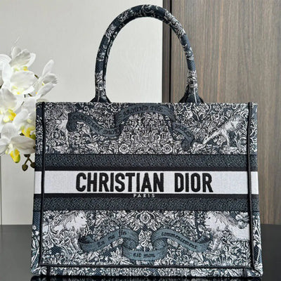 Di*r medium Di*r book tote - main image