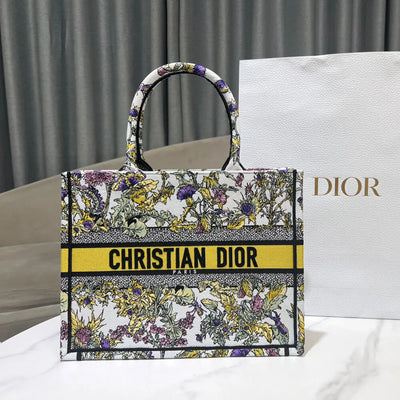 Di*r medium Di*r book tote - main image