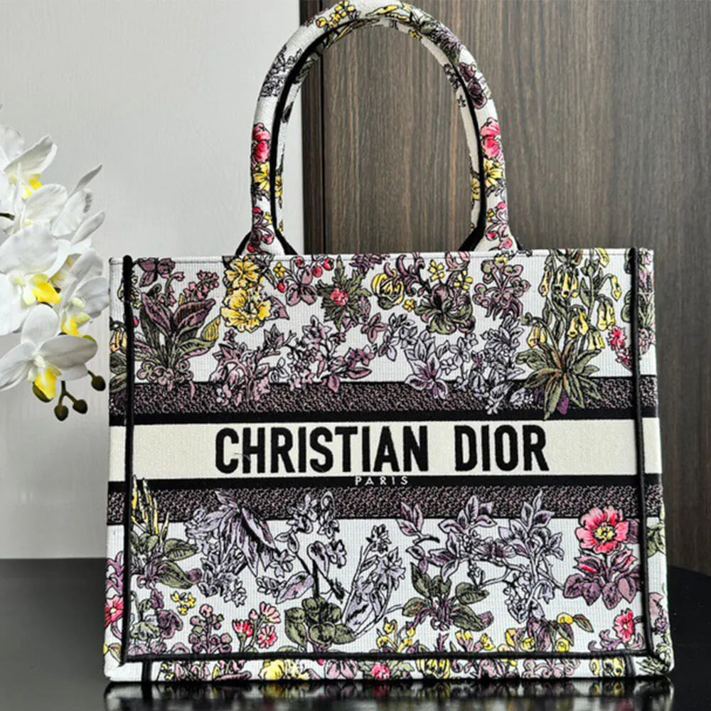 Di*r medium Di*r book tote - main image