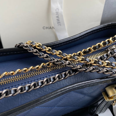 CC GABRIELLE MINI 20 HOBO BAG IN MIDNIGHT BLUE MIX BLACK CALFSKIN - Image 8