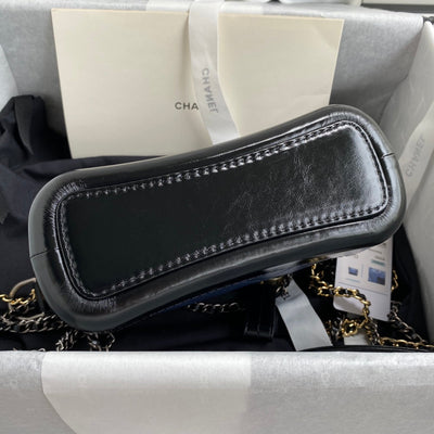 CC GABRIELLE MINI 20 HOBO BAG IN MIDNIGHT BLUE MIX BLACK CALFSKIN - Image 10