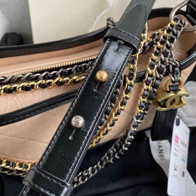 CC GABRIELLE MINI 20 HOBO BAG IN ALMOND BEIGE MIX BLACK CALFSKIN - Image 9