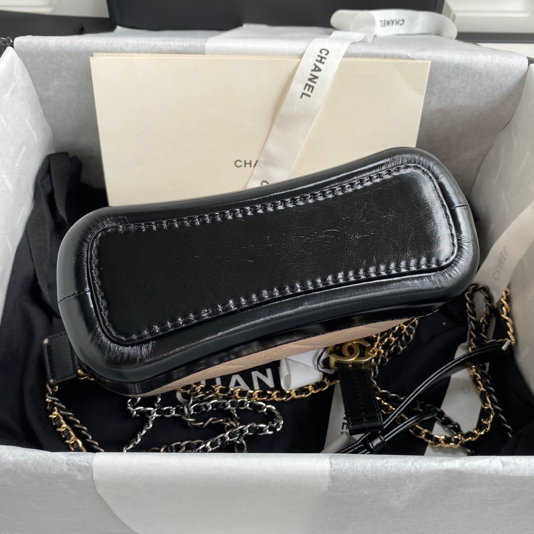 CC GABRIELLE MINI 20 HOBO BAG IN ALMOND BEIGE MIX BLACK CALFSKIN - Image 7