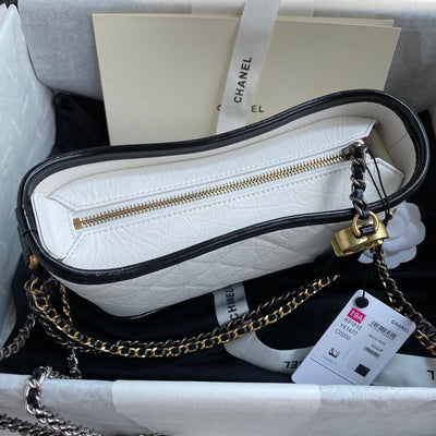 CC GABRIELLE MINI 20 HOBO BAG IN WHITE MIX BLACK CALFSKIN - Image 9