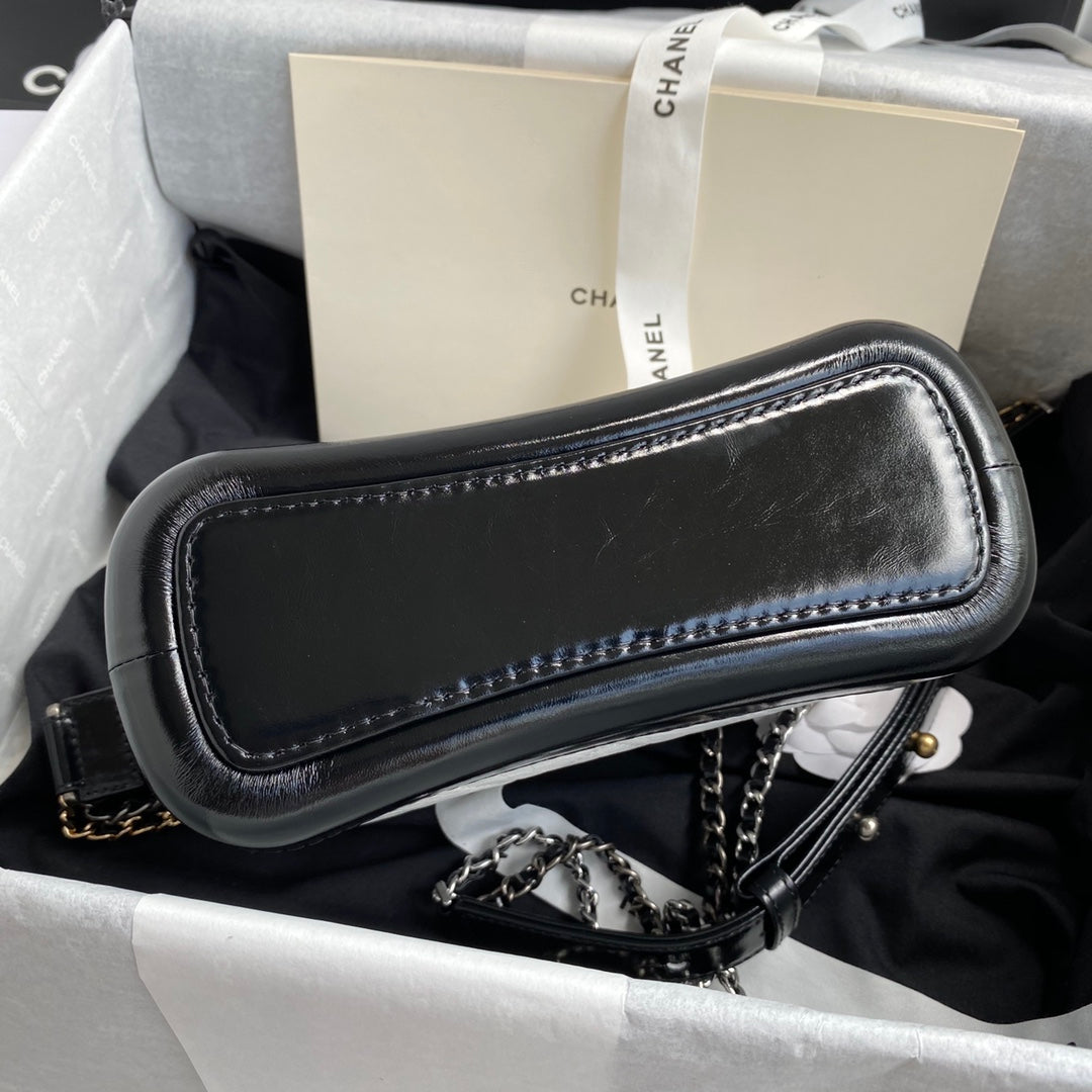 CC GABRIELLE MINI 20 HOBO BAG IN WHITE MIX BLACK CALFSKIN - Image 8