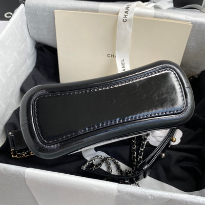 CC GABRIELLE MINI 20 HOBO BAG IN WHITE MIX BLACK CALFSKIN - Image 8