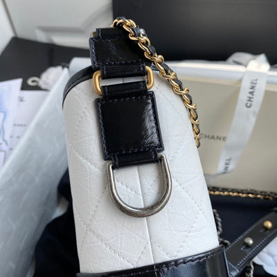 CC GABRIELLE MINI 20 HOBO BAG IN WHITE MIX BLACK CALFSKIN - Image 6