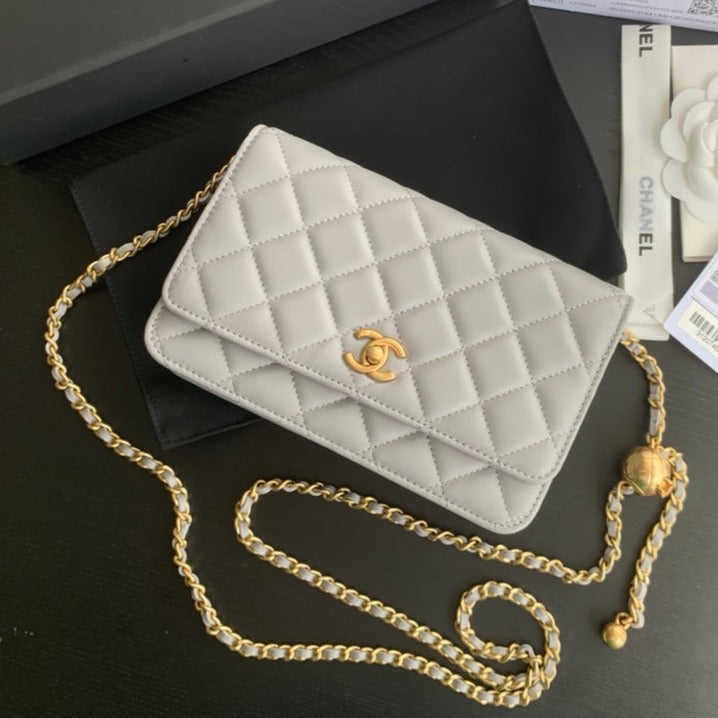 CLASSIC WOC 19CM WHITE LAMBSKIN GOLD HARDWARE - Image 3