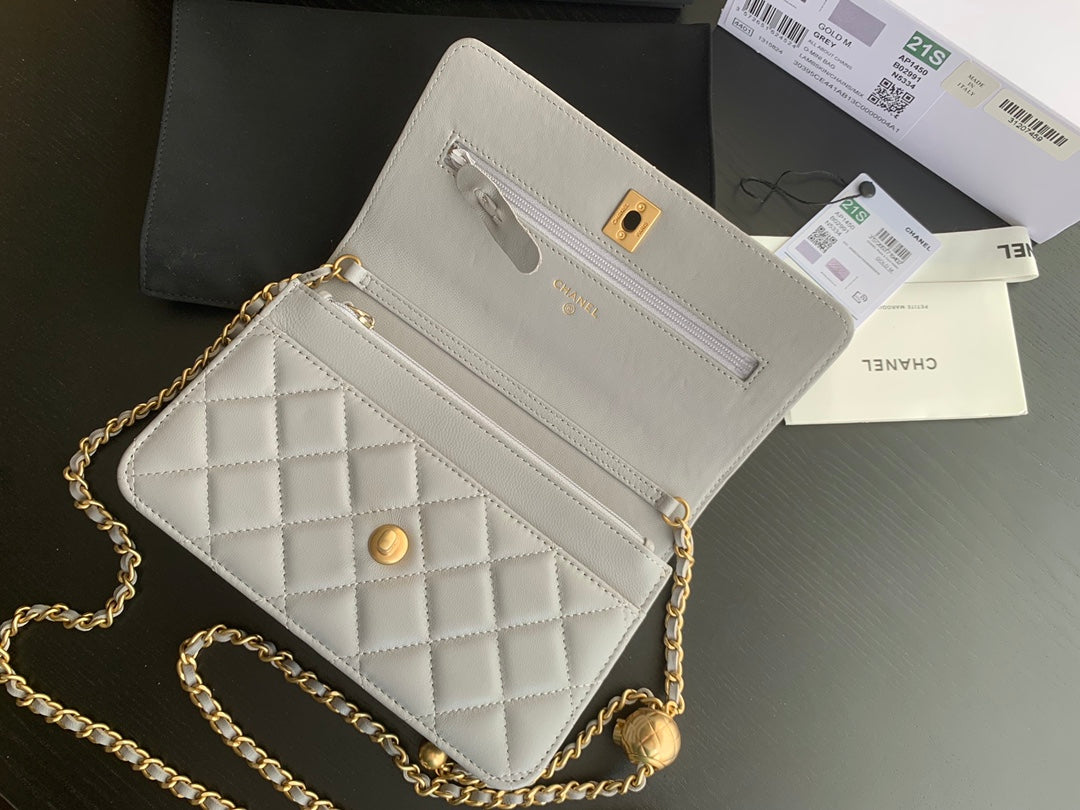 CLASSIC WOC 19CM WHITE LAMBSKIN GOLD HARDWARE - Image 4