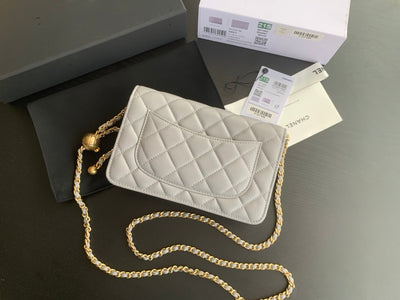 CLASSIC WOC 19CM WHITE LAMBSKIN GOLD HARDWARE - Image 6