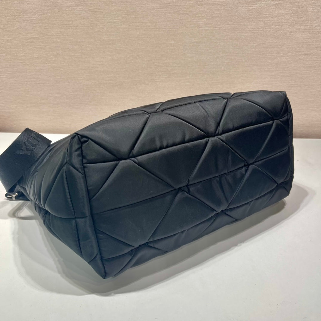 triangle pattern tote bag 33 in black quilted re-nylon - image 4