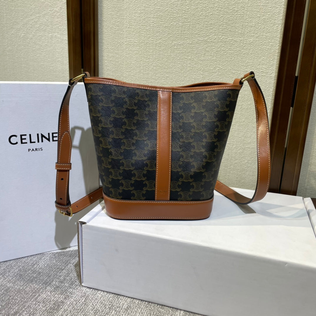 BUCKET 30 IN BLACK TRIOMPHE CANVAS AND RED BROWN CALFSKIN TRIM - Image 9