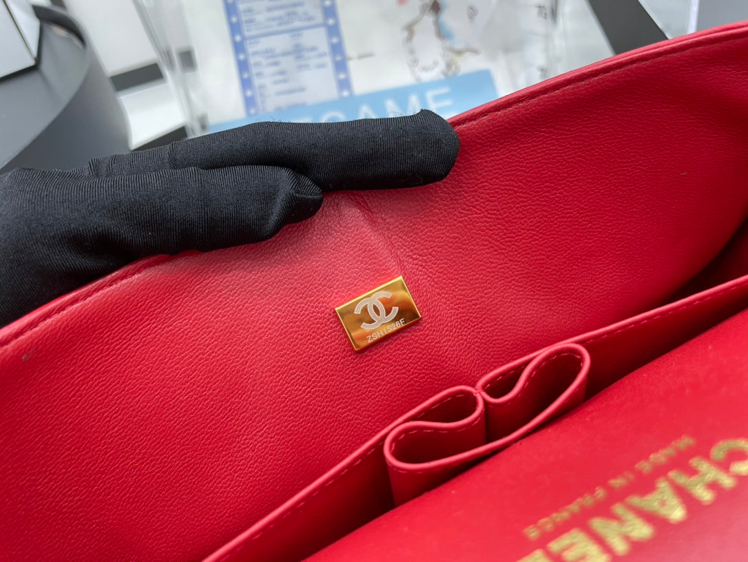 CC 25 CLASSIC SMALL DOUBLE FLAP BAG IN CHERRY RED CALFSKIN WITH STRAP - Image 9
