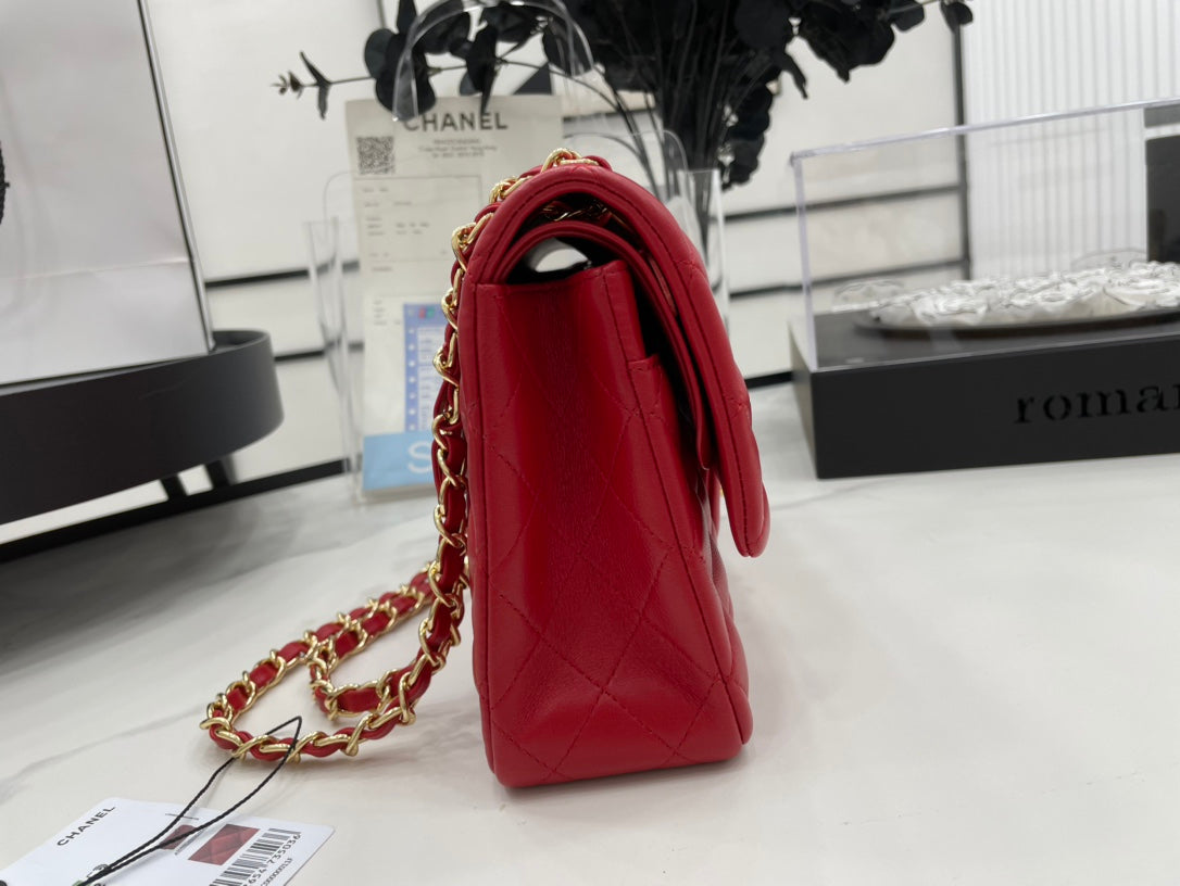 CC 25 CLASSIC SMALL DOUBLE FLAP BAG IN CHERRY RED CALFSKIN WITH STRAP - Image 11