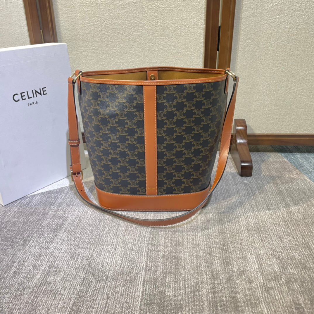 BUCKET 33 IN BLACK TRIOMPHE CANVAS AND BRONZE BROWN CALFSKIN TRIM - Main Image