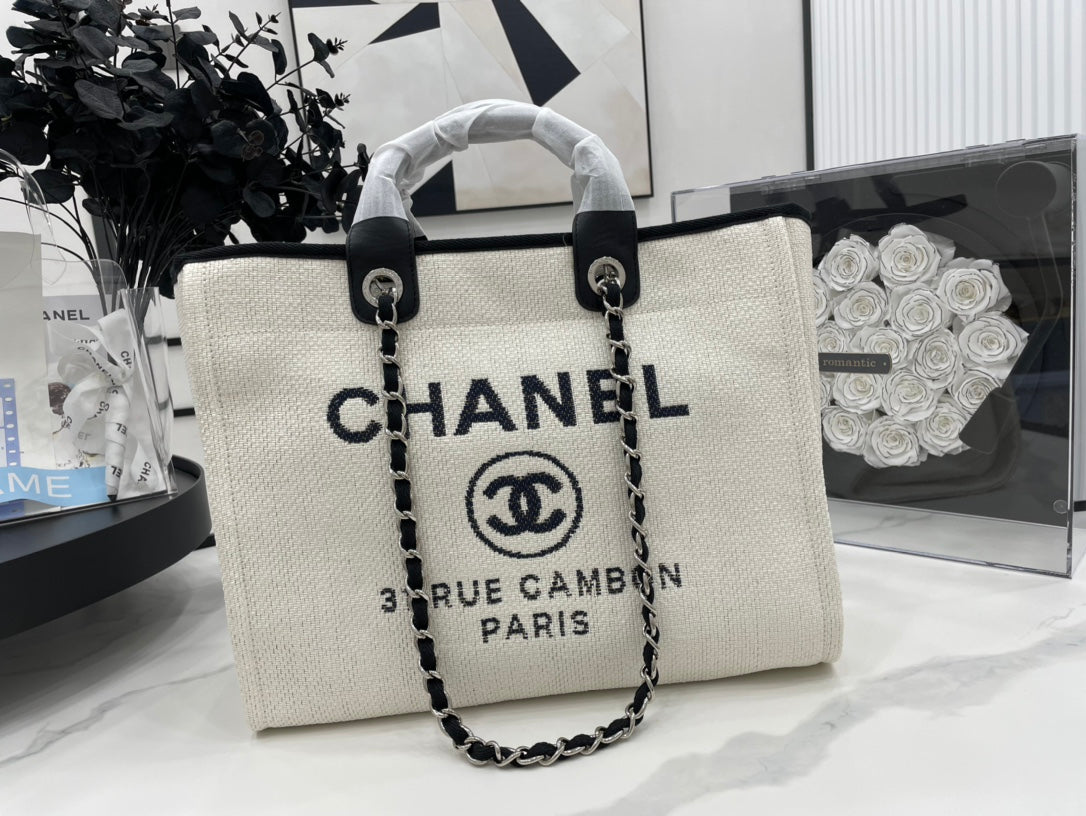 CC DEAUVILLE LARGE 38 TOTE BAG IN WHITE CANVAS WITH BLACK LOGO - Image 4