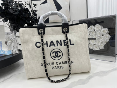 CC DEAUVILLE LARGE 38 TOTE BAG IN WHITE CANVAS WITH BLACK LOGO - Image 4
