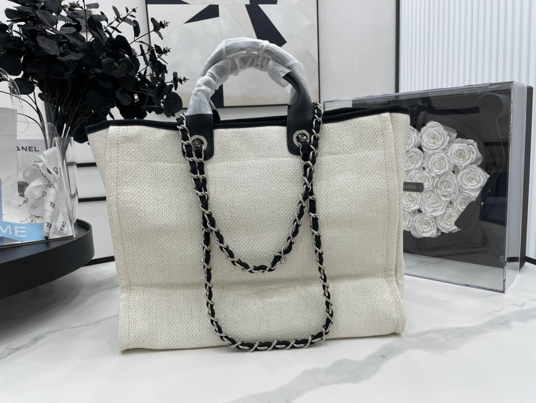 CC DEAUVILLE LARGE 38 TOTE BAG IN WHITE CANVAS WITH BLACK LOGO - Image 5