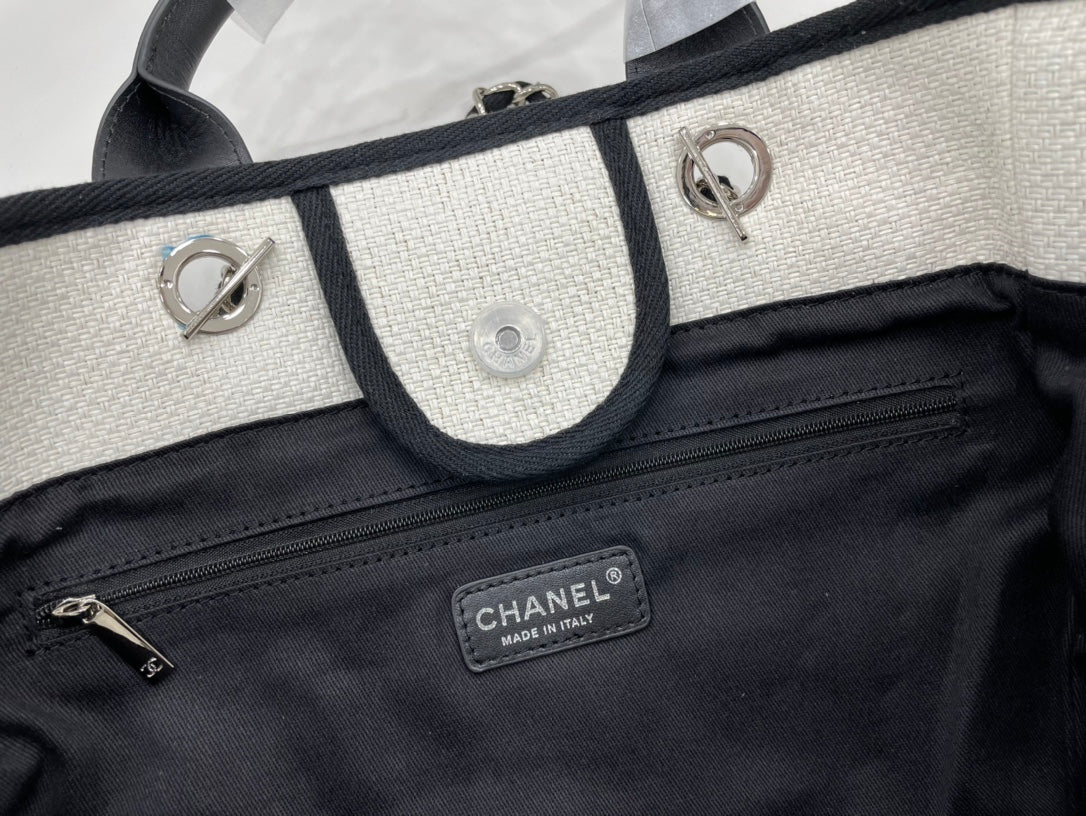 CC DEAUVILLE LARGE 38 TOTE BAG IN WHITE CANVAS WITH BLACK LOGO - Image 9