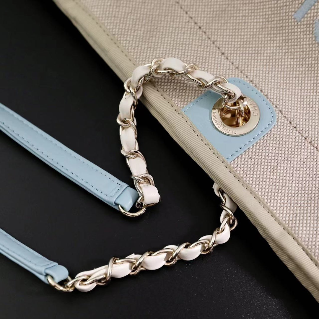 CC DEAUVILLE LARGE 39 TOTE BAG IN BEIGE CANVAS WITH LIGHT BLUE CHAIN - Image 8