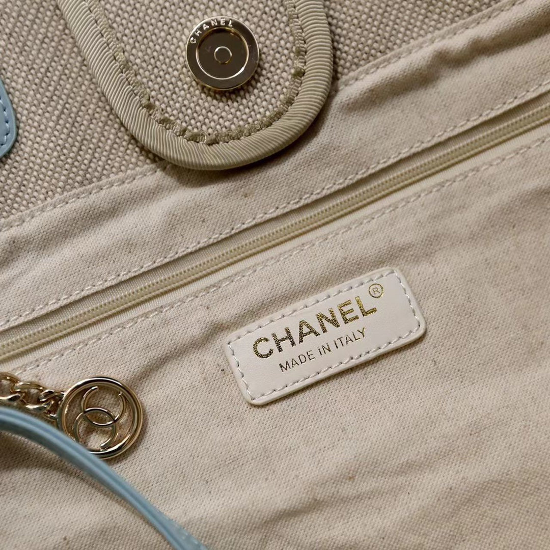 CC DEAUVILLE LARGE 39 TOTE BAG IN BEIGE CANVAS WITH LIGHT BLUE CHAIN - Image 7