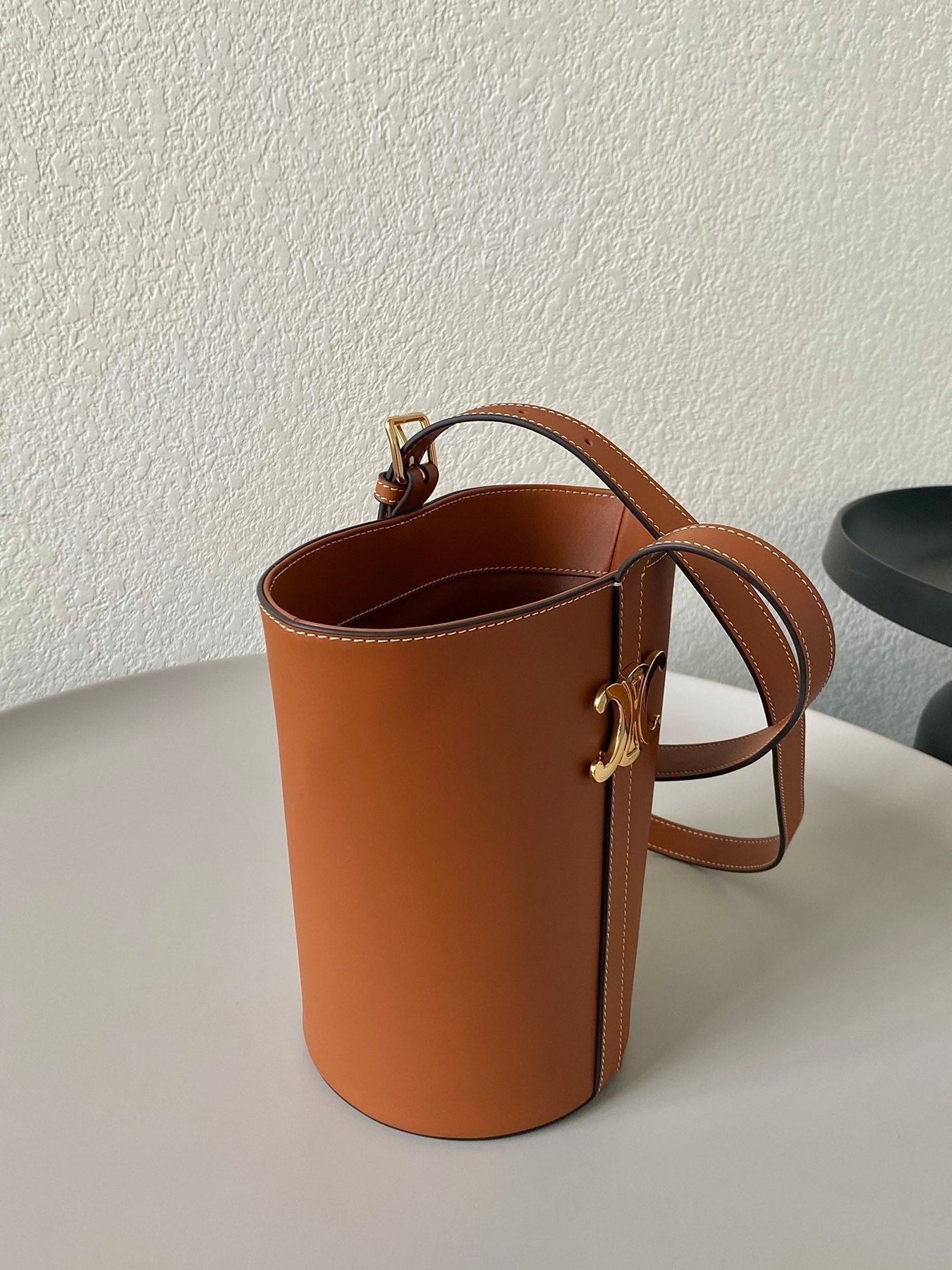 TRIOMPHE 25 BUCKET BAG CINNAMON BROWN CALFSKIN - Image 5