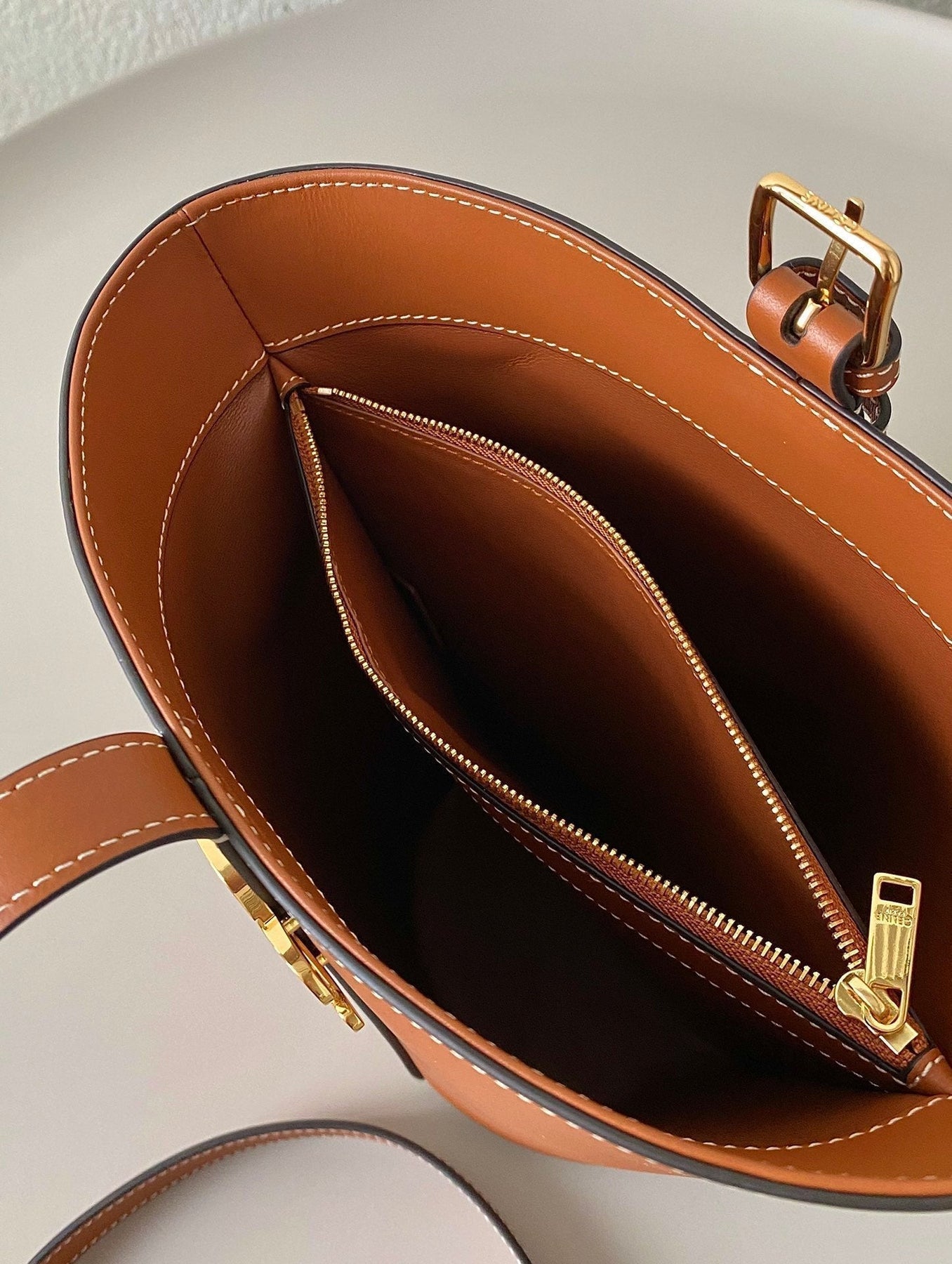TRIOMPHE 25 BUCKET BAG CINNAMON BROWN CALFSKIN - Image 9