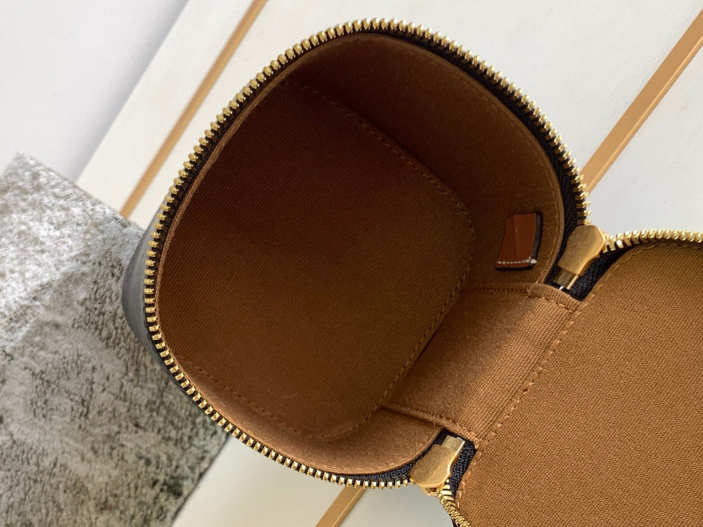 TRIOMPHE 9 CALFSKIN BLACK PATTERN BOX BAG - Image 10