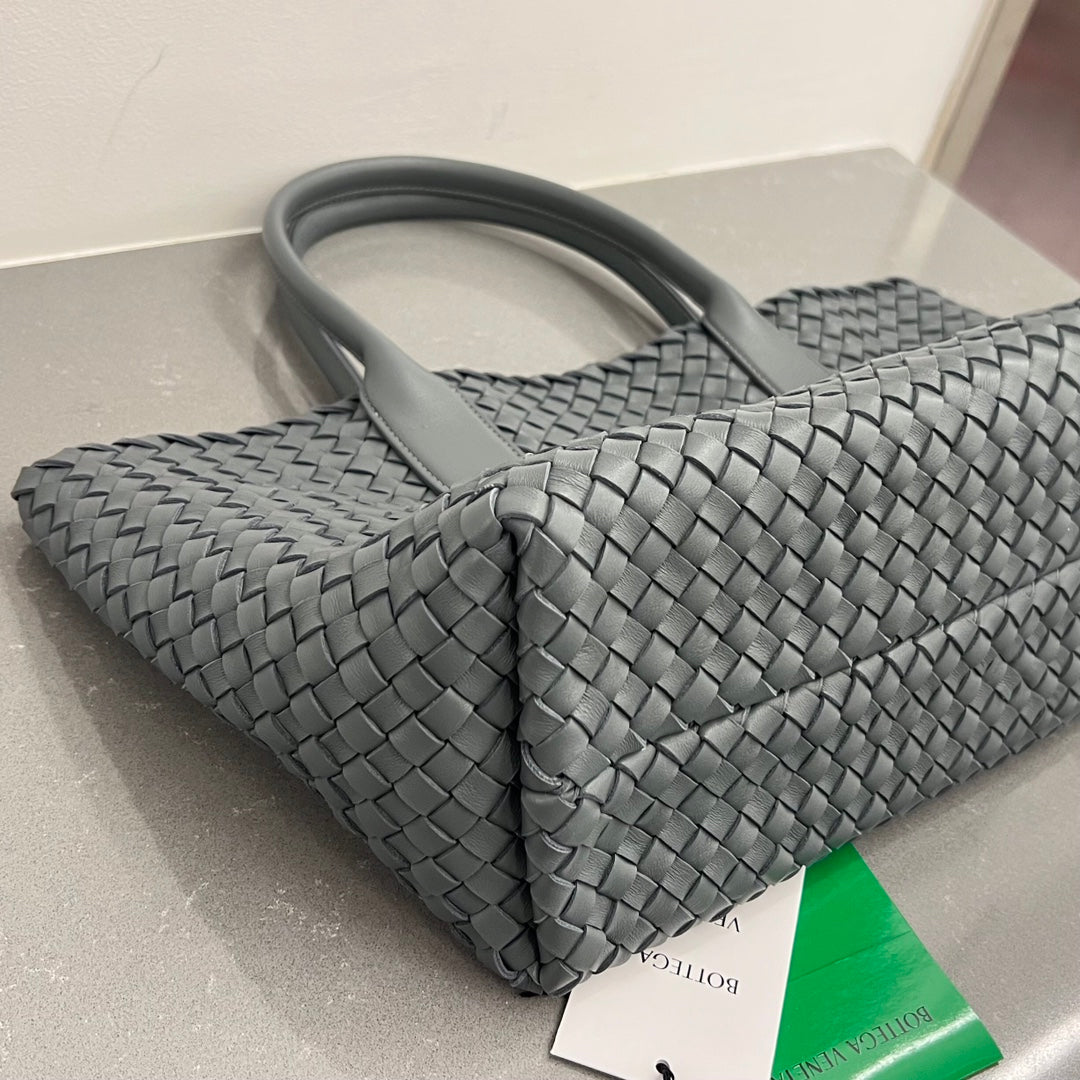 SMALL CABAT 32 IN SMOKE GRAY LAMBSKIN - Image 9