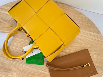 SMALL ARCO TOTE 30 IN TULIP TREE YELLOW LAMBSKIN - Image 7