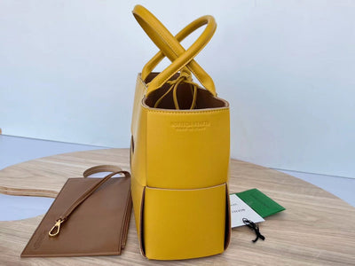 SMALL ARCO TOTE 30 IN TULIP TREE YELLOW LAMBSKIN - Image 11