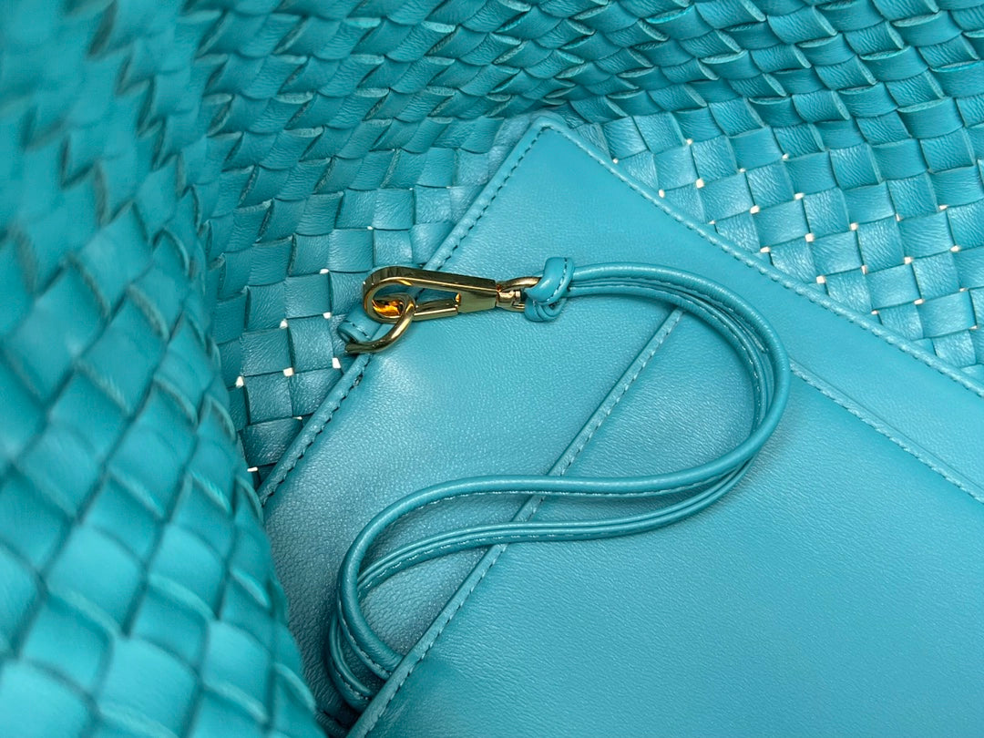 SMALL CABAT 32 IN TEAL BLUE LAMBSKIN - Image 8