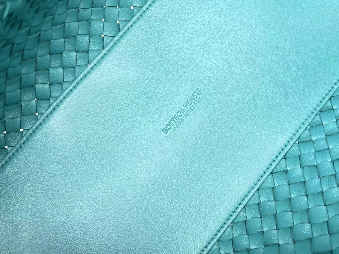 SMALL CABAT 32 IN TEAL BLUE LAMBSKIN - Image 9
