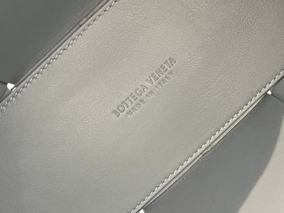 SMALL ARCO TOTE 30 IN TROUT GRAY LAMBSKIN - Image 9