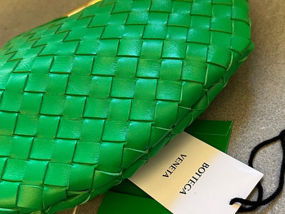 SARDINE 33 WITH CHAIN IN SHAMROCK GREEN LAMBSKIN - Image 6