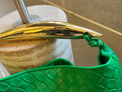 SARDINE 33 WITH CHAIN IN SHAMROCK GREEN LAMBSKIN - Image 8