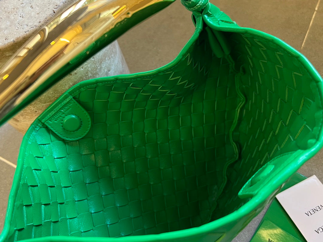 SARDINE 33 WITH CHAIN IN SHAMROCK GREEN LAMBSKIN - Image 5