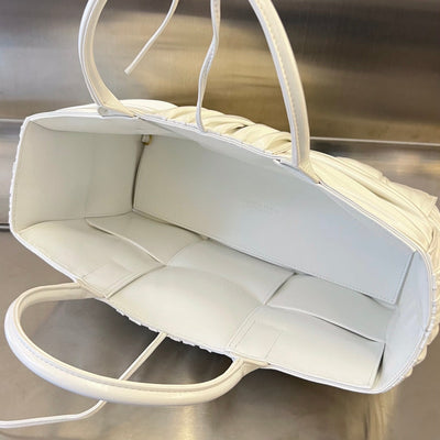 SMALL ARCO TOTE 30 IN WHITE SOFT LAMBSKIN - Image 5