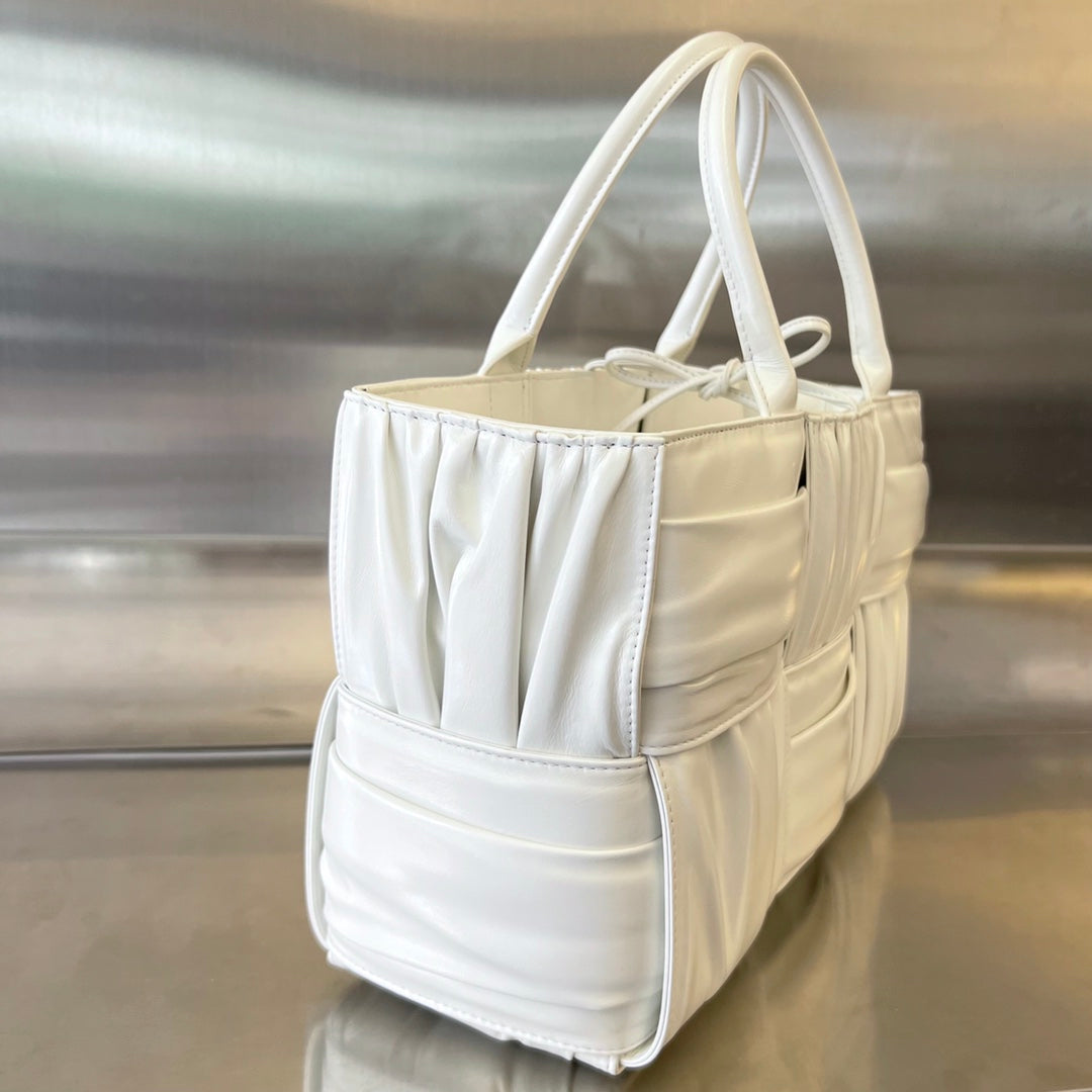 SMALL ARCO TOTE 30 IN WHITE SOFT LAMBSKIN - Image 8