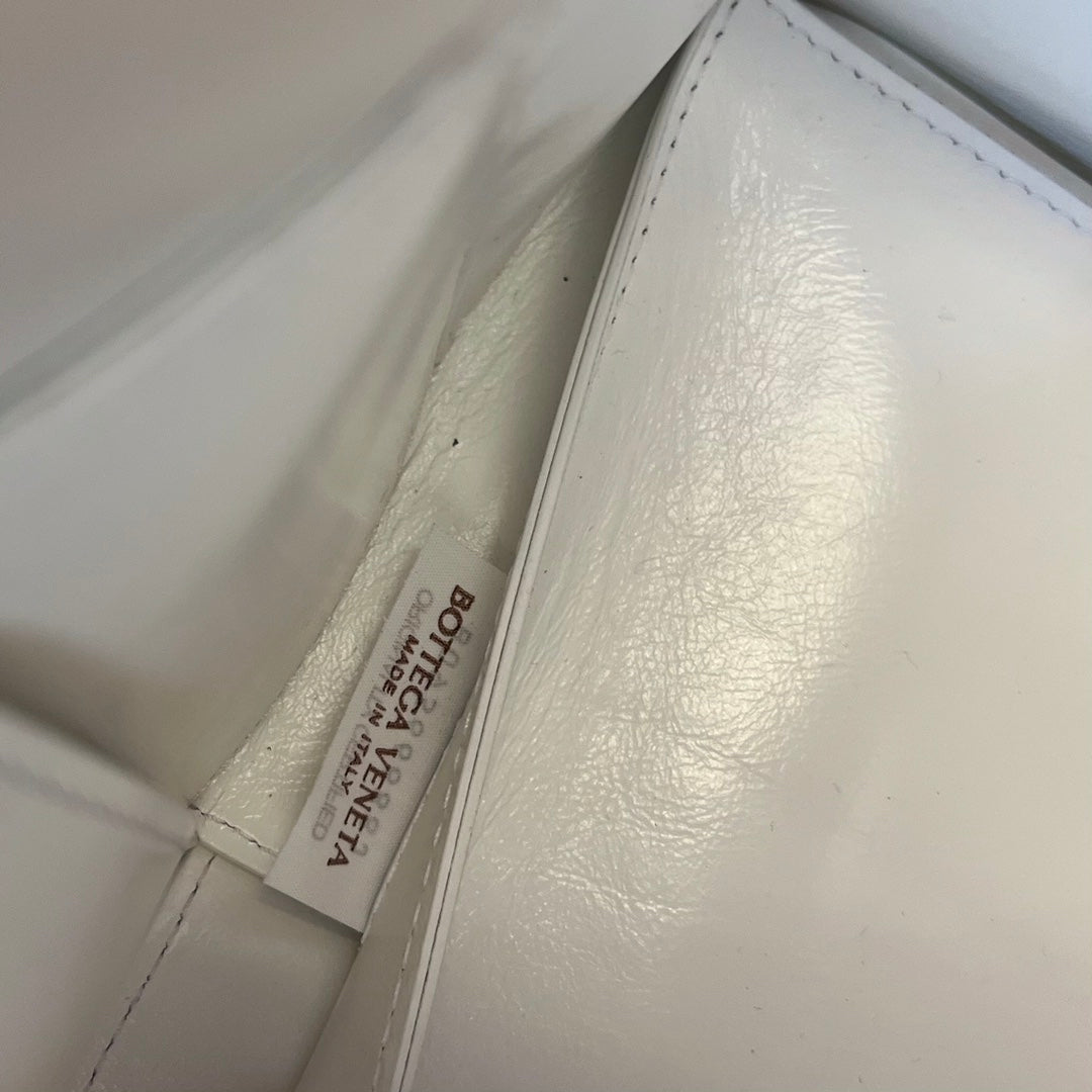 SMALL ARCO TOTE 30 IN WHITE SOFT LAMBSKIN - Image 9
