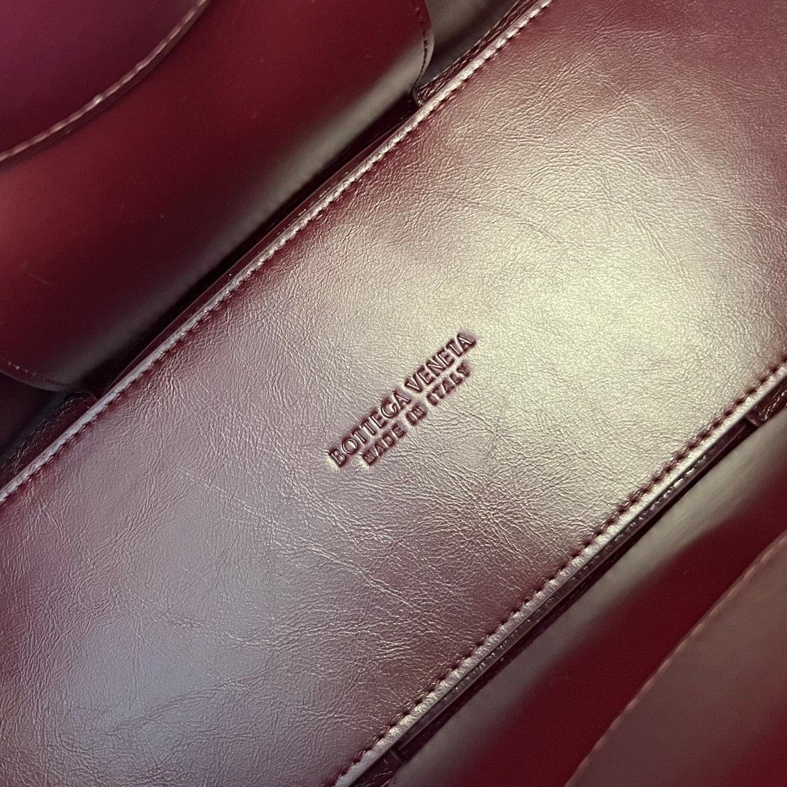 SMALL ARCO TOTE 30 IN WINE RED SOFT LAMBSKIN - Image 7