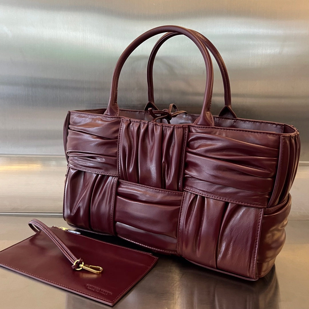 SMALL ARCO TOTE 30 IN WINE RED SOFT LAMBSKIN - Main Image