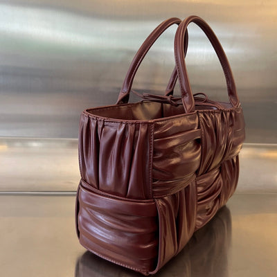 SMALL ARCO TOTE 30 IN WINE RED SOFT LAMBSKIN - Image 10
