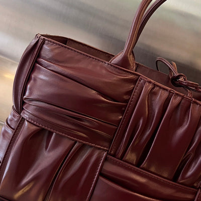SMALL ARCO TOTE 30 IN WINE RED SOFT LAMBSKIN - Image 11