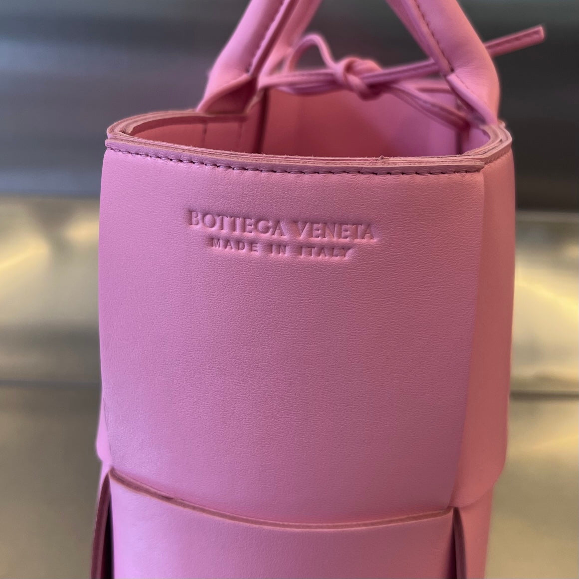 SMALL ARCO TOTE 30 IN WEWAK PINK LAMBSKIN - Image 9