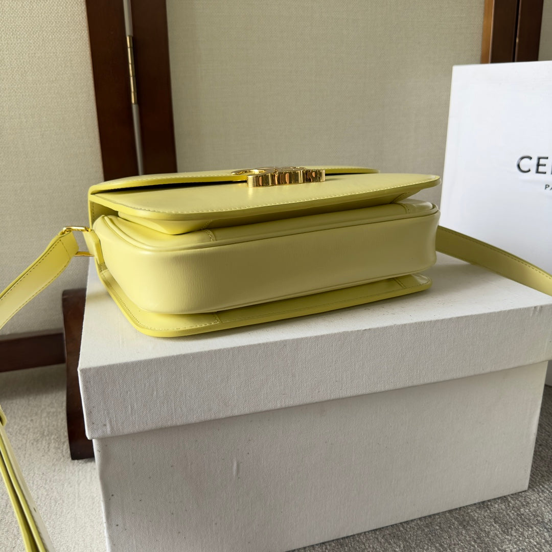 CLASSIQUE TRIOMPHE BAG 22 IN YELLOW CALFSKIN - Image 7