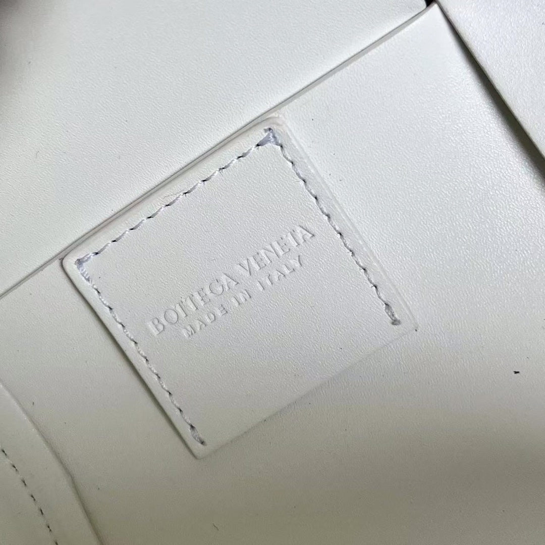 CYLINDER CASSETTE 30 IN WHITE CALFSKIN - Image 5