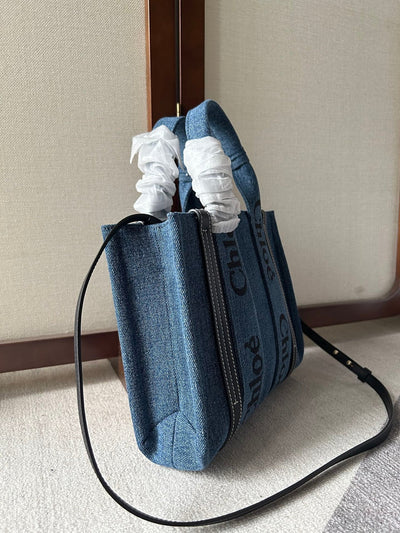 SMALL WOODY TOTE BAG 26.5 IN BLUE DENIM BLACK CALFSKIN - Image 5